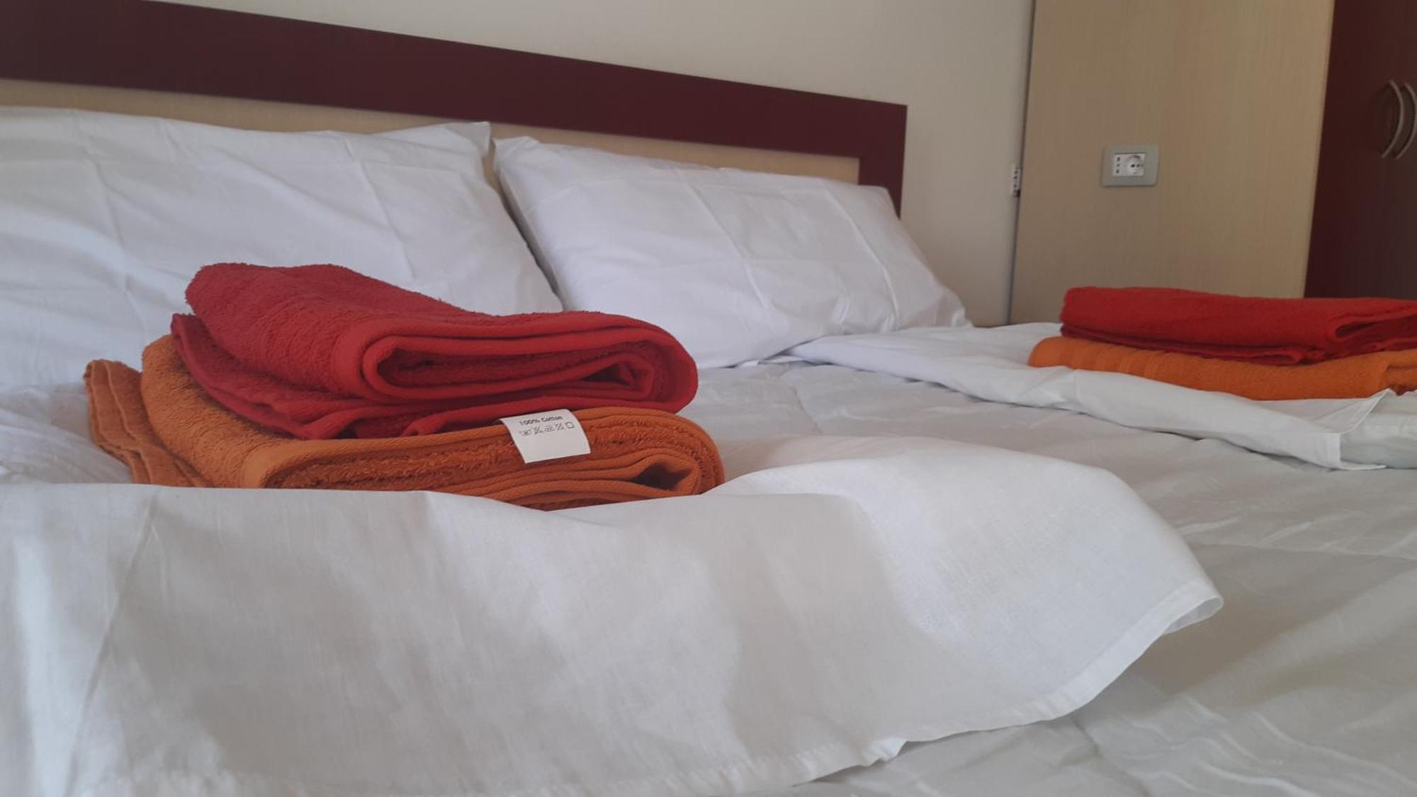 Home Sweet Home - Guest House Yzberishti Kamer foto